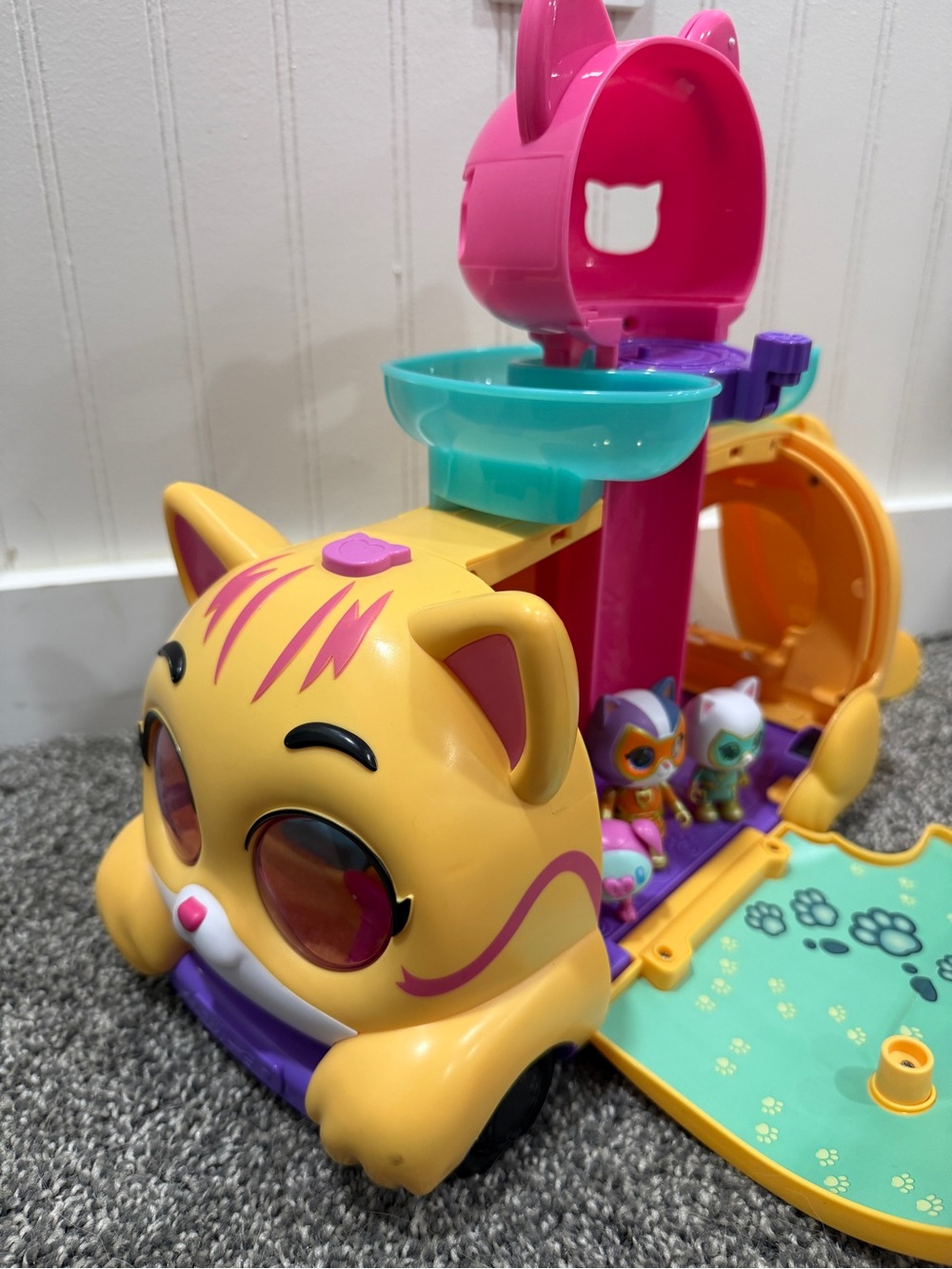 Disney Junior SuperKitties Purr N’ Go Playset And Figures